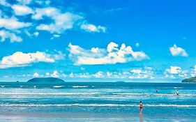 Duplex cobertura na praia em condomínio familiar